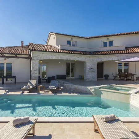 Activity Melli With Pool In Villa *