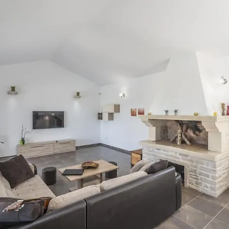 Activity Melli With Pool In Villa