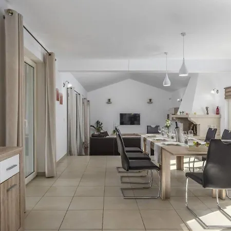 Villa Activity Melli With Pool In