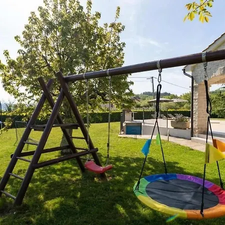 Activity Melli With Pool In Villa Vizinada