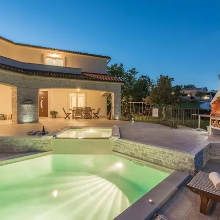 Activity Melli With Pool In * Vizinada