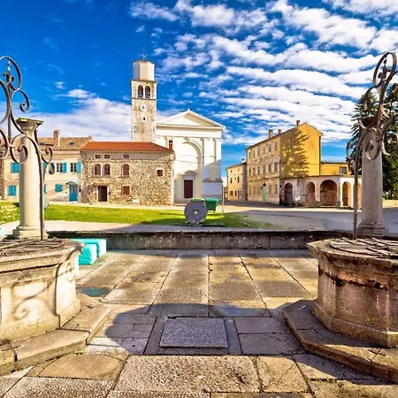 Activity Melli With Pool In Vizinada