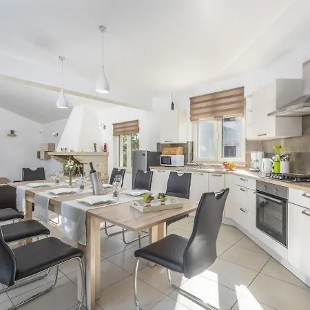 Activity Melli With Pool In