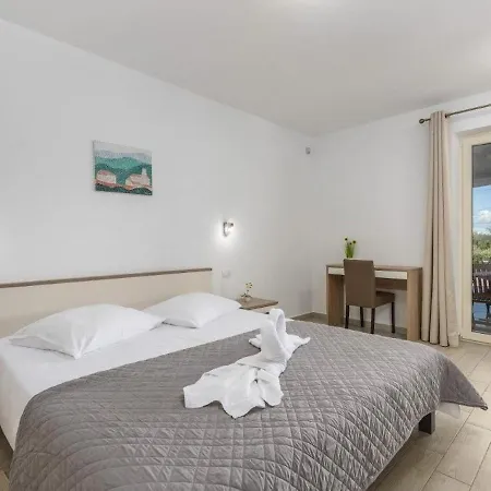 Activity Melli With Pool In * Vižinada