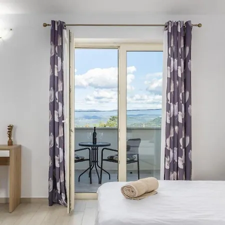 Activity Melli With Pool In Vižinada